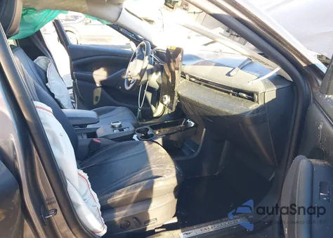 2023 Ford Mustang Mach-E Premium z USA, uszkodzony, nr VIN 3FMTK3R70PMA77494